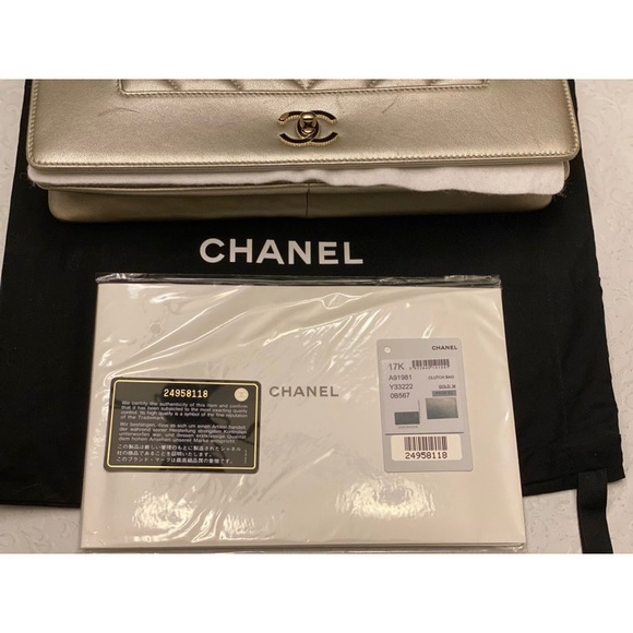 CHANEL VINTAGE CLUTCH - Picture 14 of 16